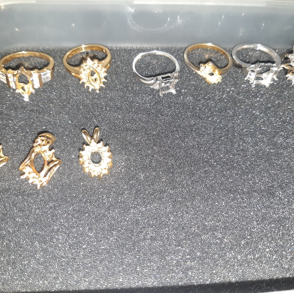 Empty and semi empty rings and pendants